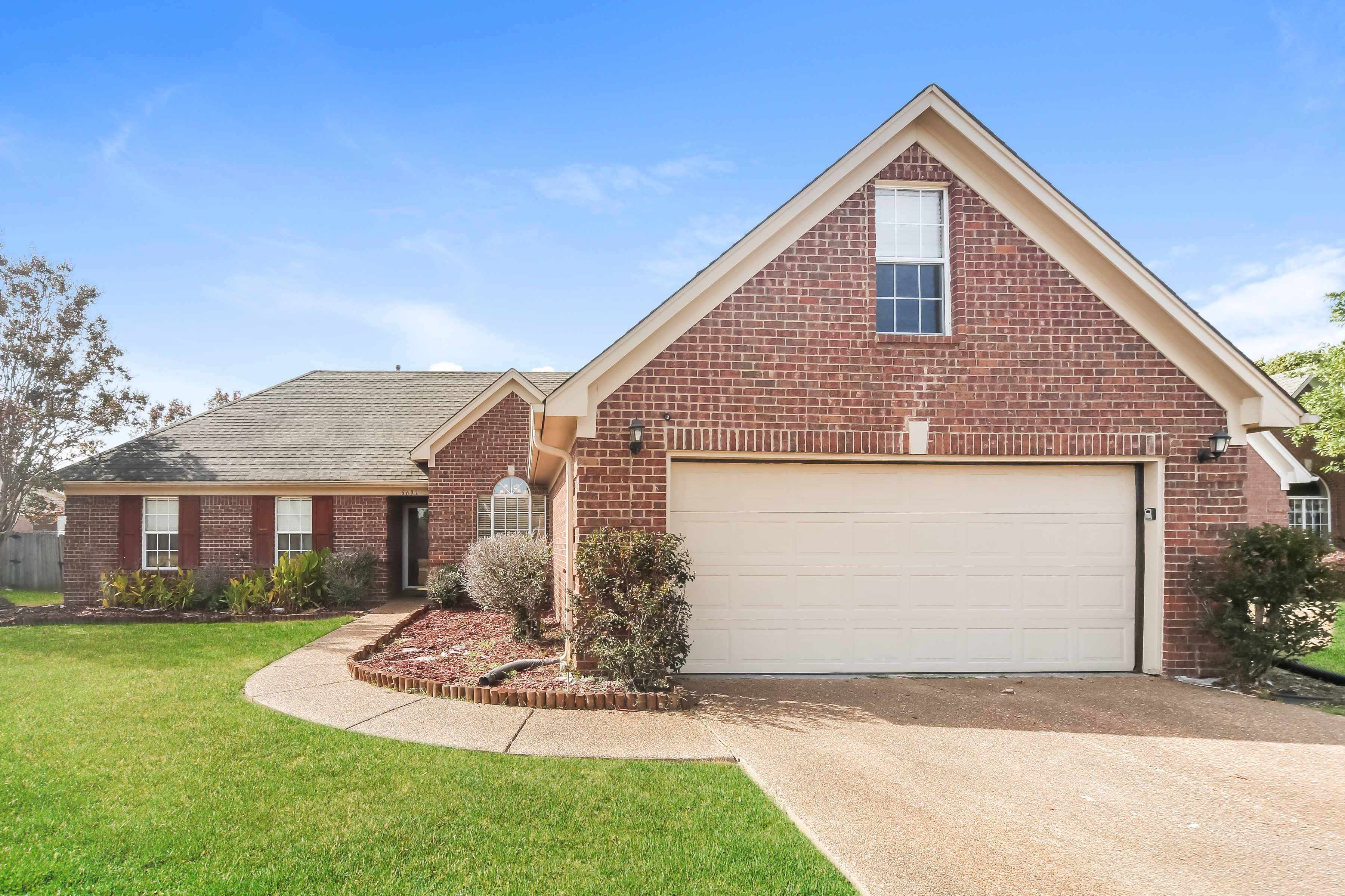 5691 EAGLESTON DR OLIVE BRANCH, MS 38654